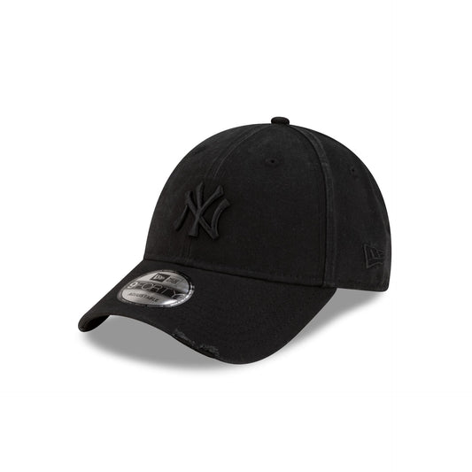 New York Yankees Distressed Black 9FORTY Adjustable Hat
