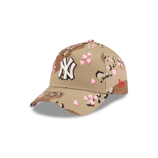 New York Yankees Camo Hearts 9FORTY A-Frame Snapback Hat